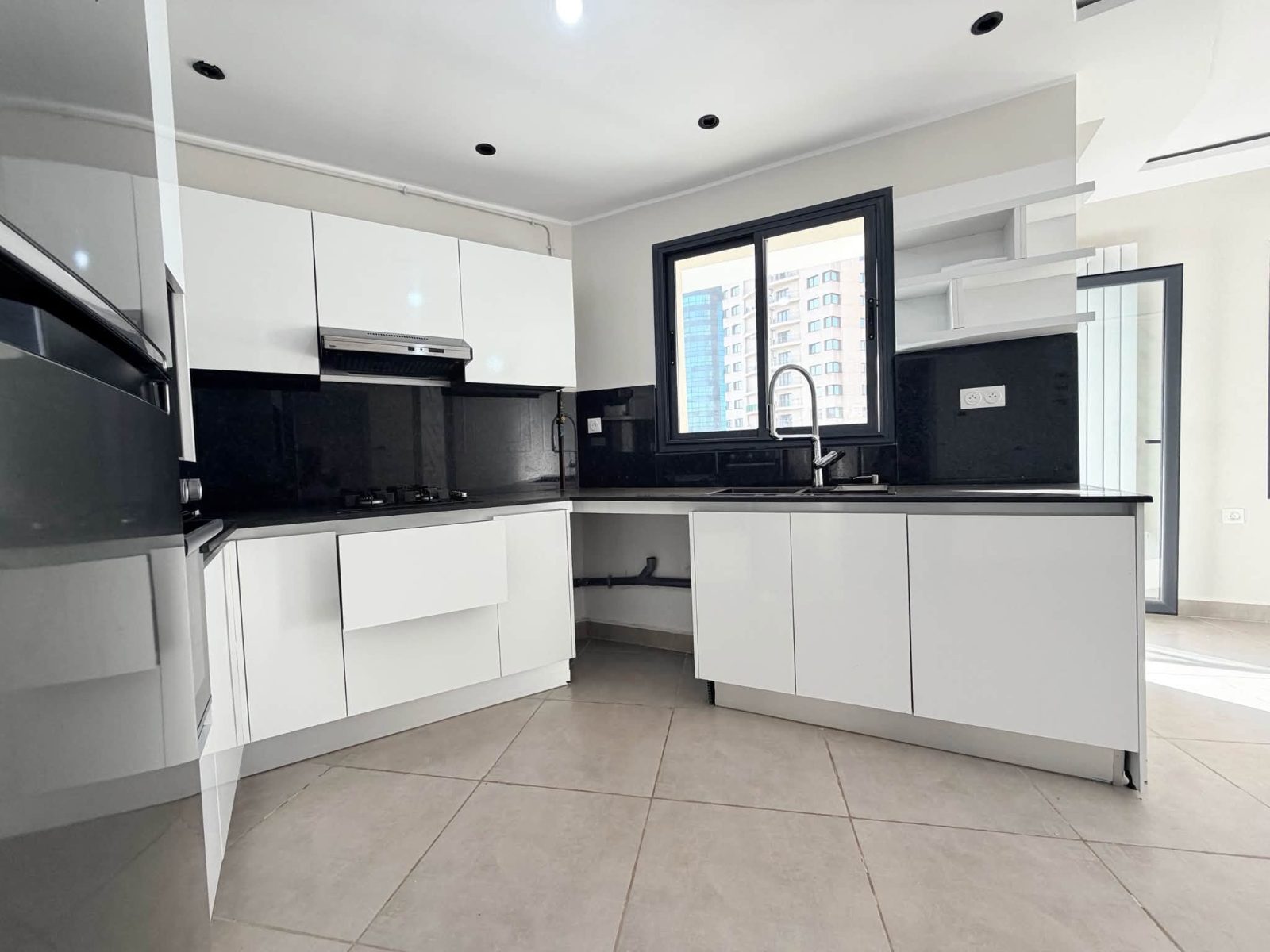 Appartement T4 vue mer à Gambetta — 105 m² à Gambetta, Oran – photo 4 sur 18