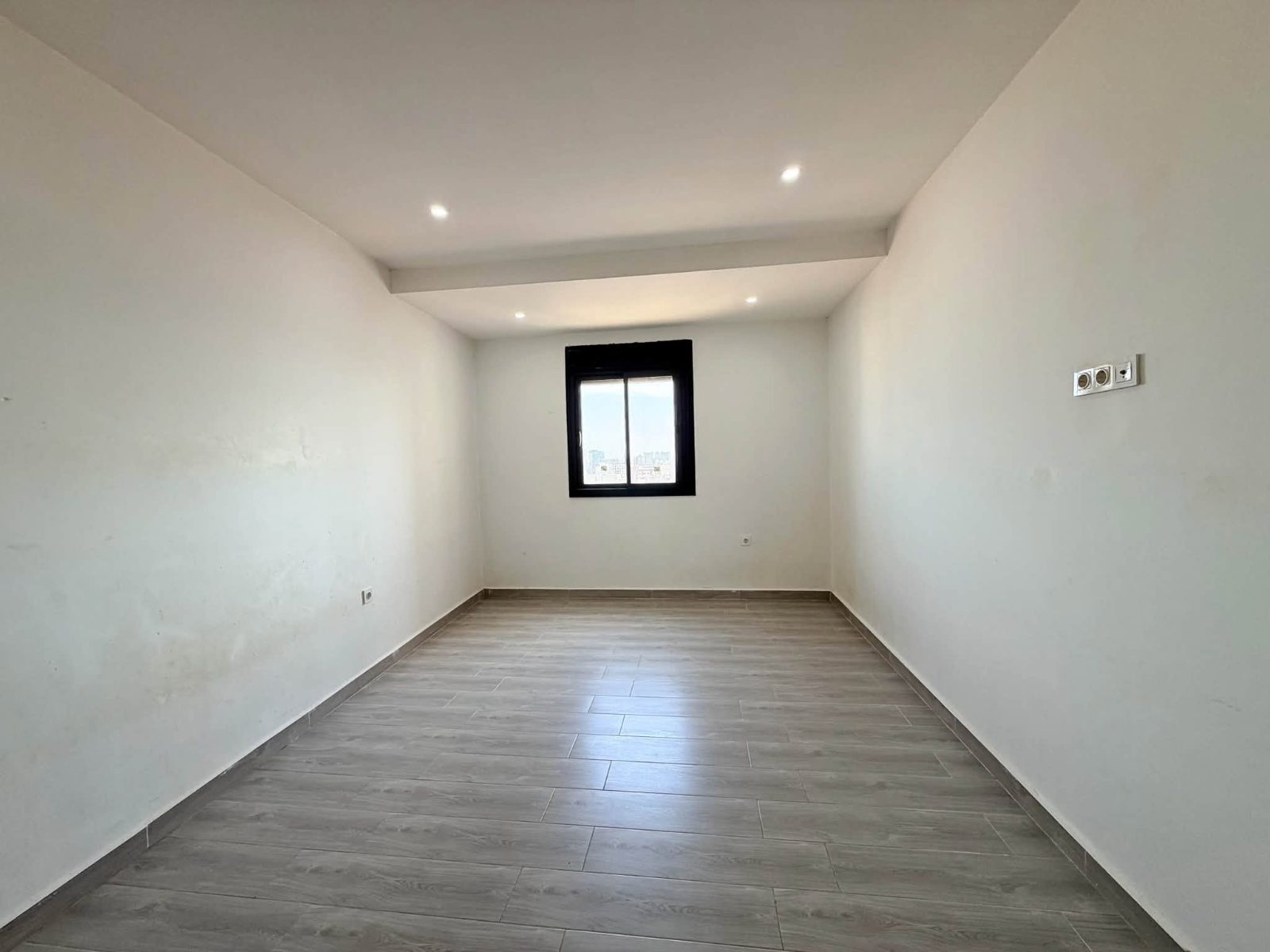 Appartement F3 avec parking à Chakib Arslane à Chakib Arslane, Oran – photo 5 sur 13
