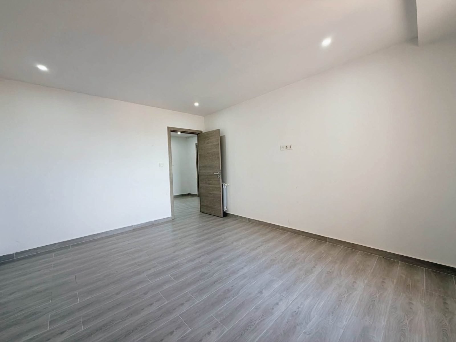 Appartement F3 avec parking à Chakib Arslane à Chakib Arslane, Oran – photo 7 sur 13