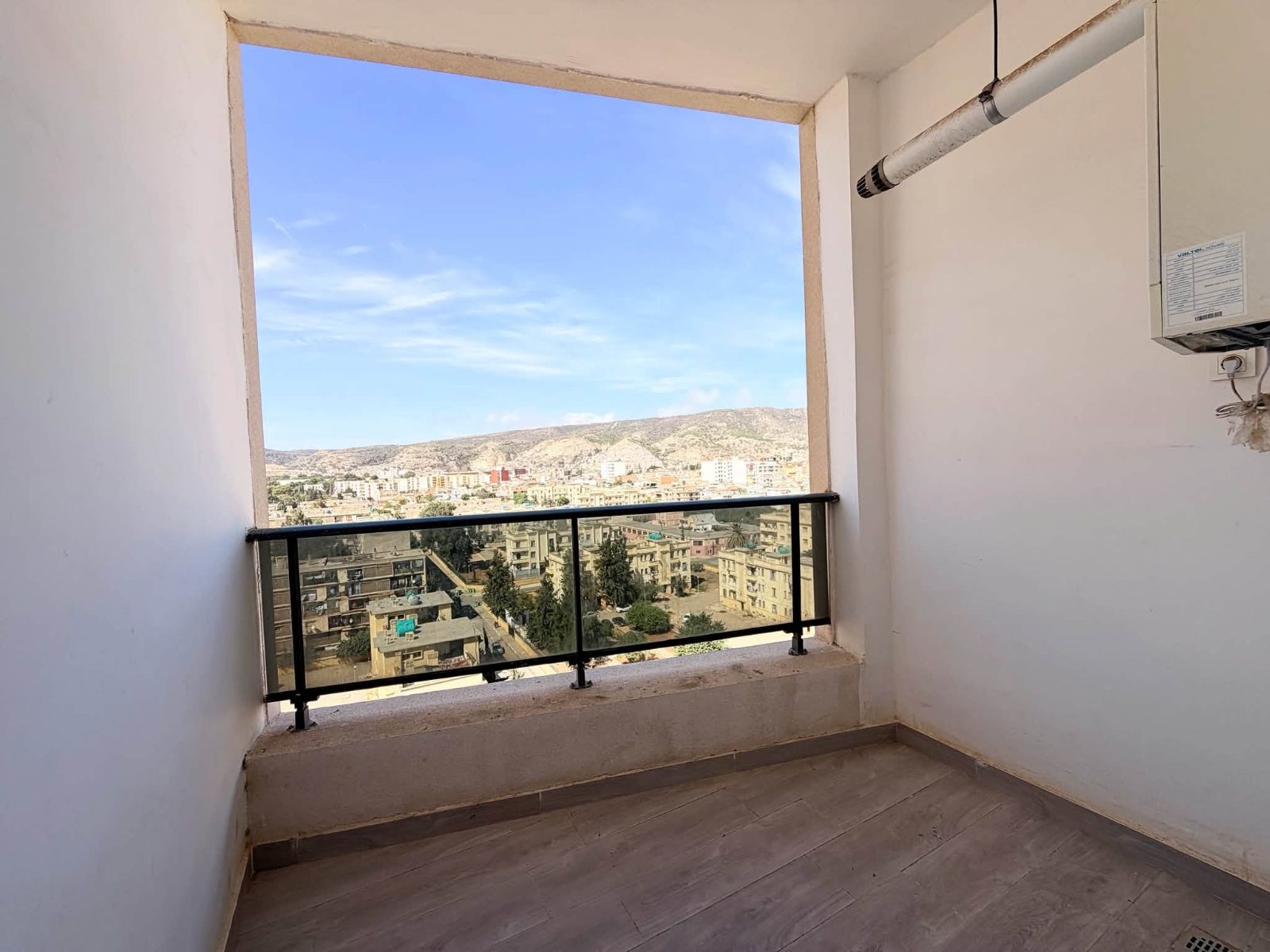 Appartement F3 avec parking à Chakib Arslane à Chakib Arslane, Oran – photo 8 sur 13