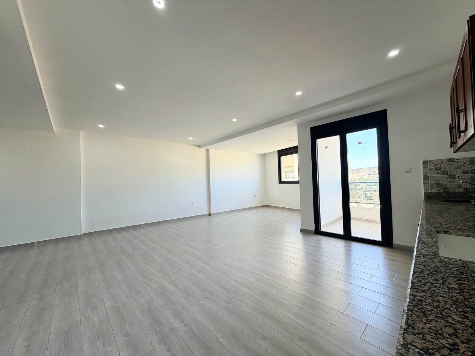 Appartement F3 avec parking à Chakib Arslane à Chakib Arslane, Oran – photo 10 sur 13