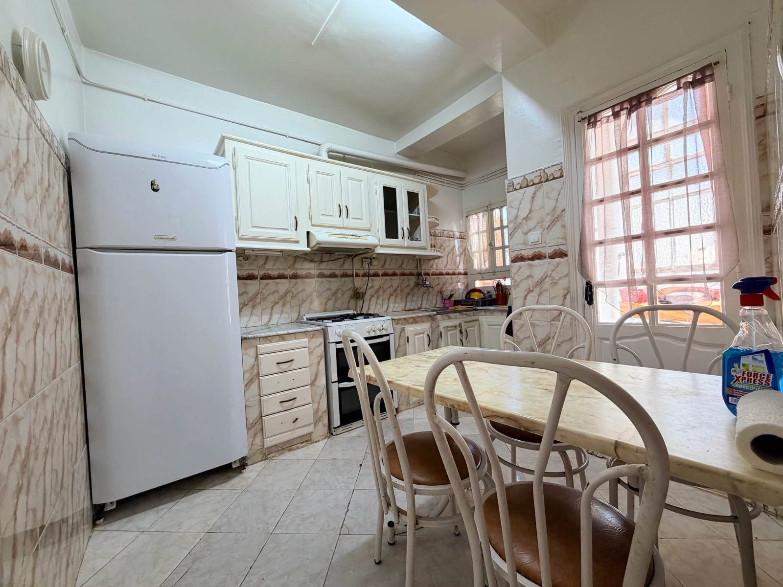 Appartement F4 meublé à Akid Lotfi à Akid Lotfi, Oran – photo 7 sur 12
